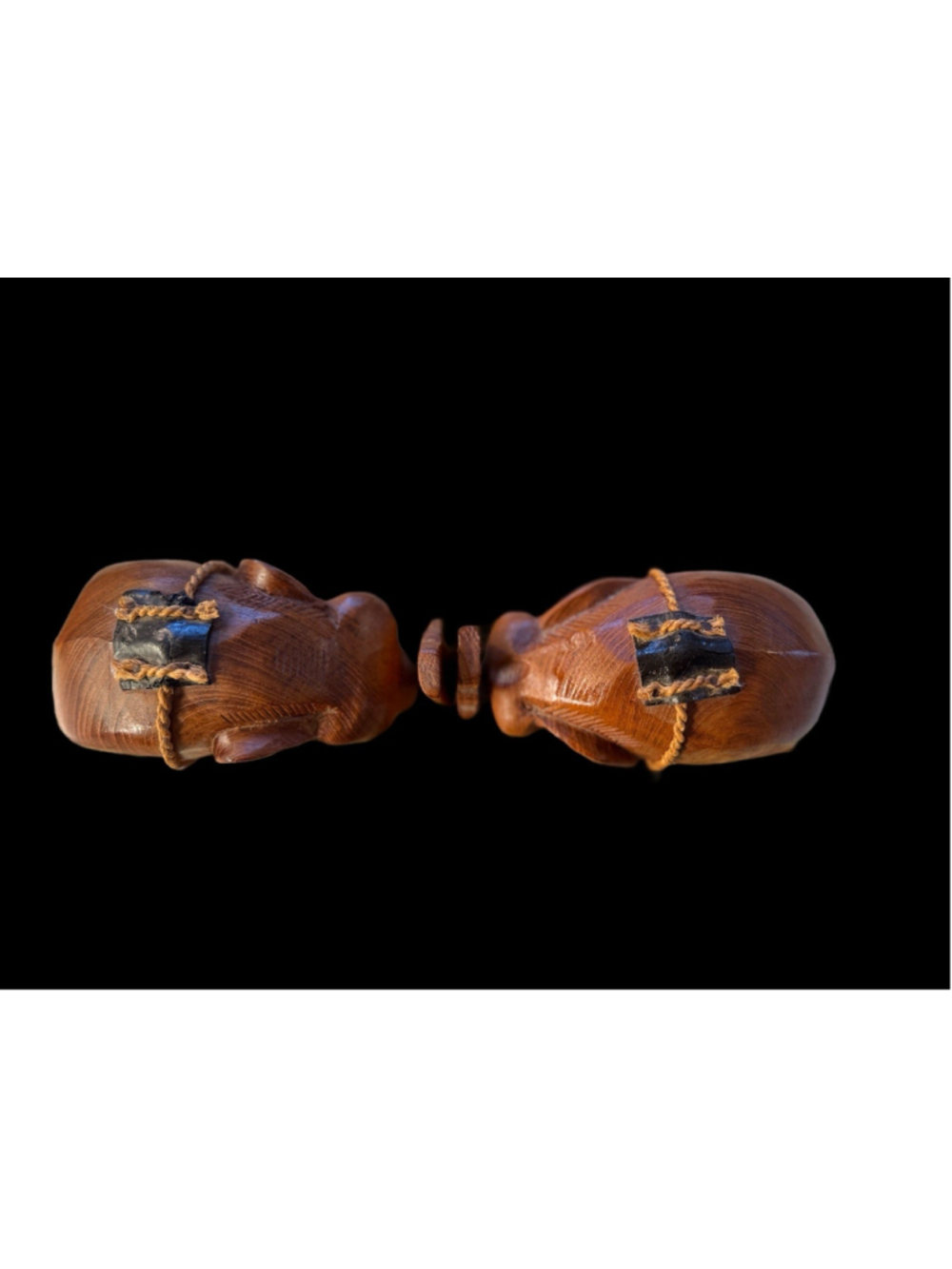 Pair of vintage hand carved genuine teak wood Elephants bookends saddle & strap - Picture 3 of 16